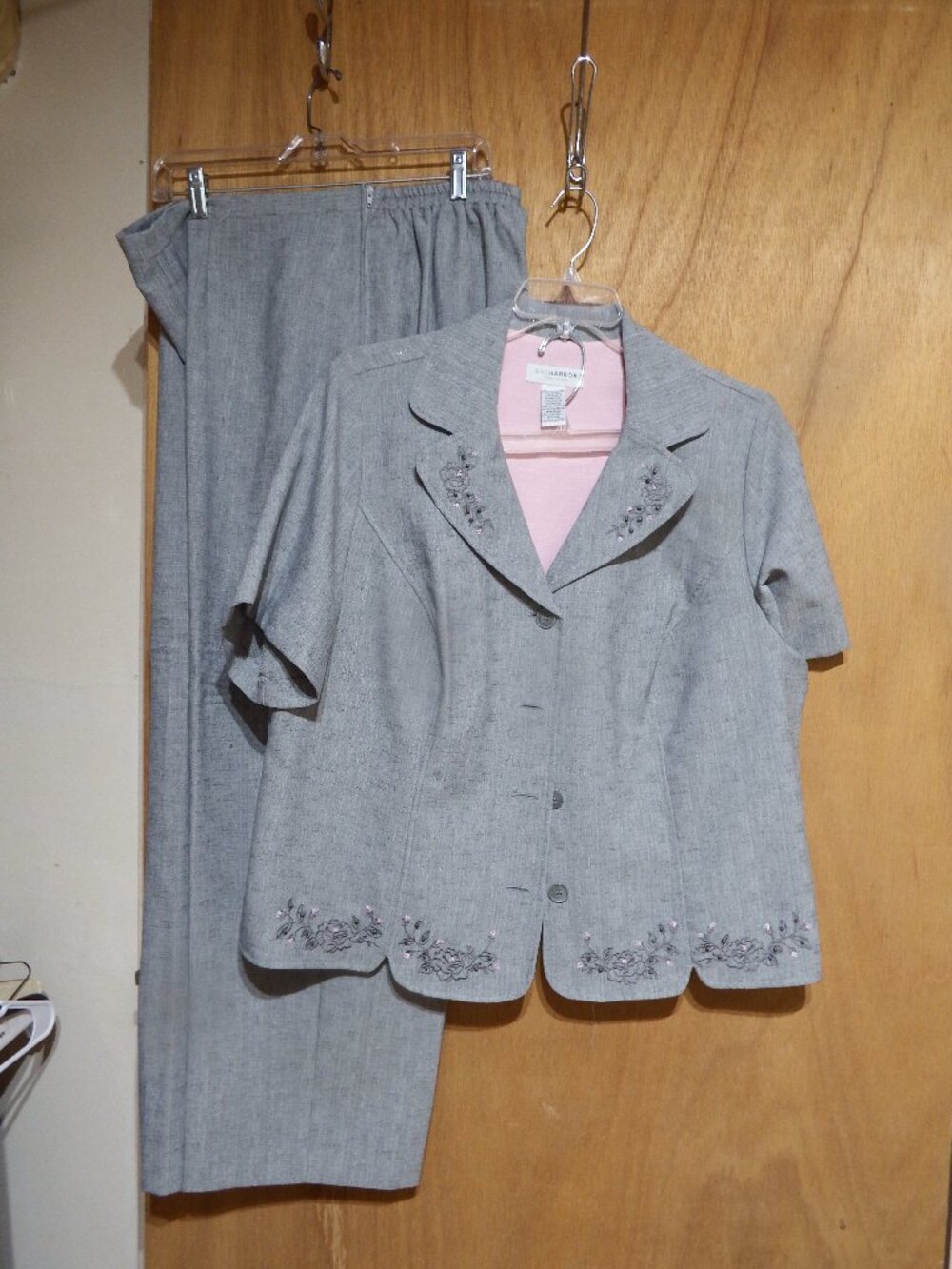 Women's 2 piece pants suit by Sag Harbor